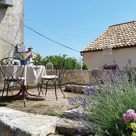 Romantic Old Dinka - With Garden Appartement *