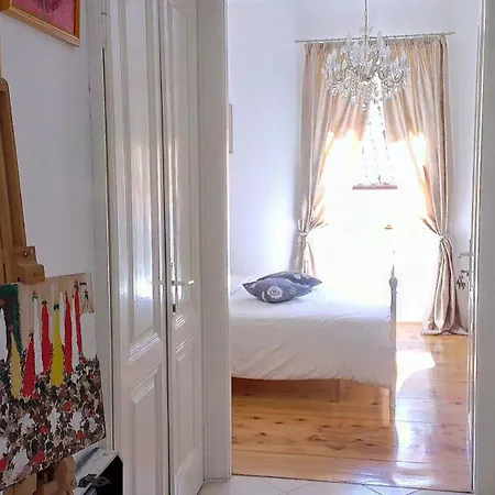 Romantic Old Dinka - With Garden