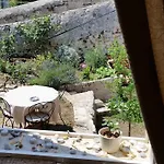 Romantic Old Dinka - With Garden Lejlighed *