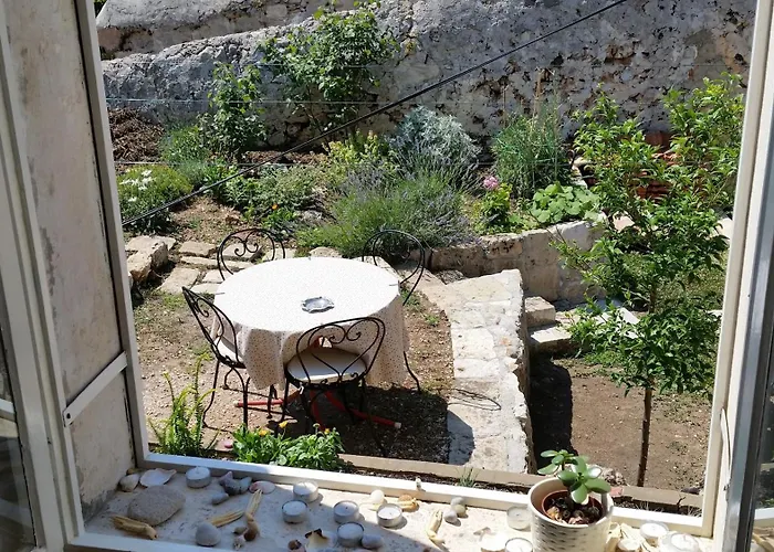 Romantic Old Dinka - With Garden *