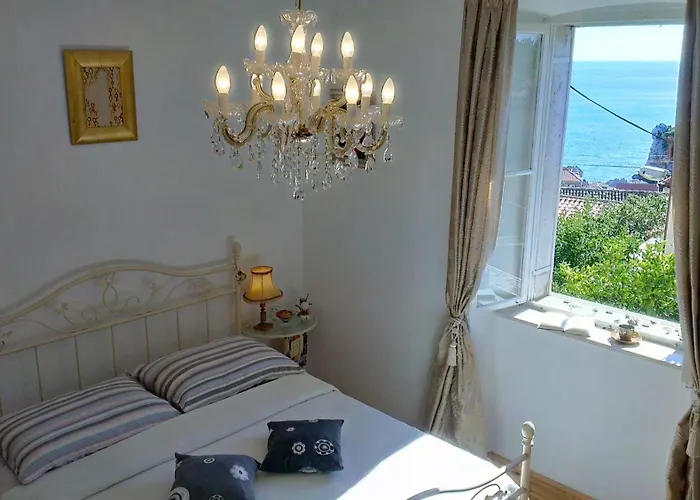 Romantic Old Dinka - With Garden