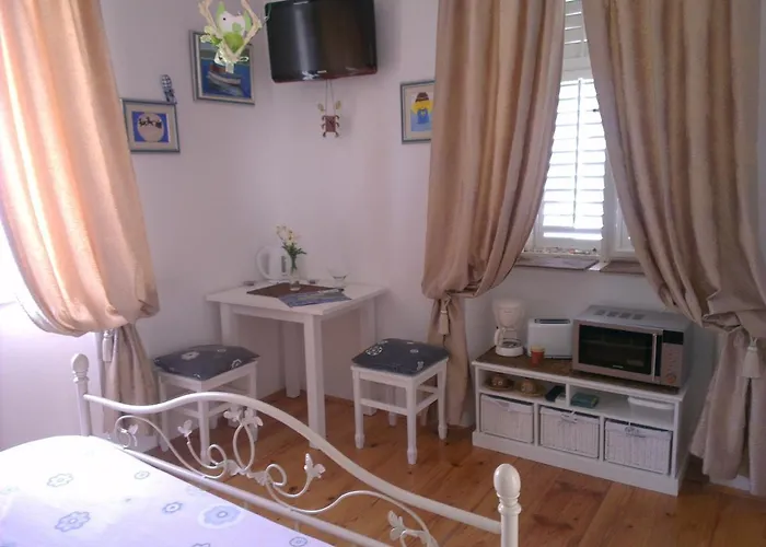 Romantic Old Dinka - With Garden