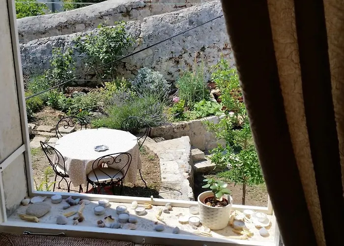 Romantic Old Dinka - With Garden Appartement *