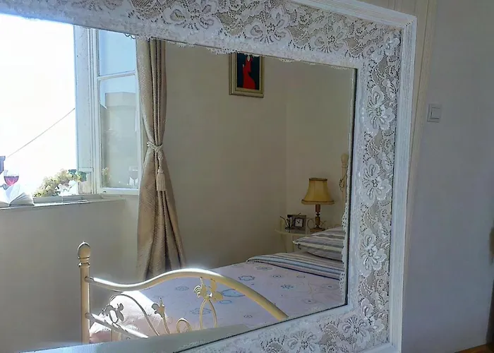 아파트 Romantic Old Dinka - With Garden *