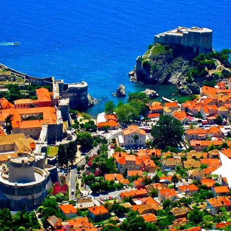 Romantic Old Dinka - With Garden *